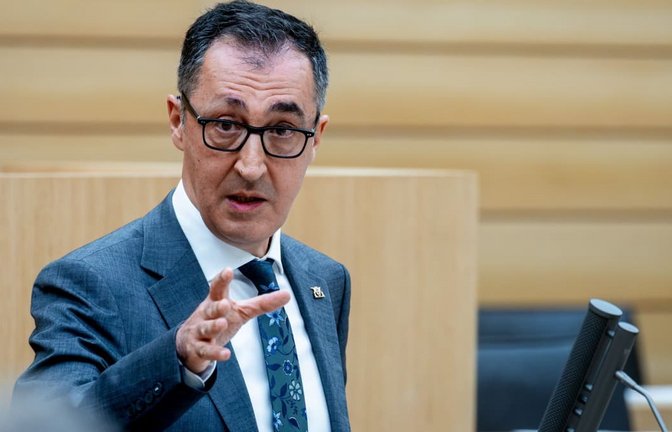 Ministerpräsident Cem Özdemir: „Steine, Fäuste und Brandsätze sind keine Argumente.“<span class='image-autor'>Christoph Schmidt/dpa</span>