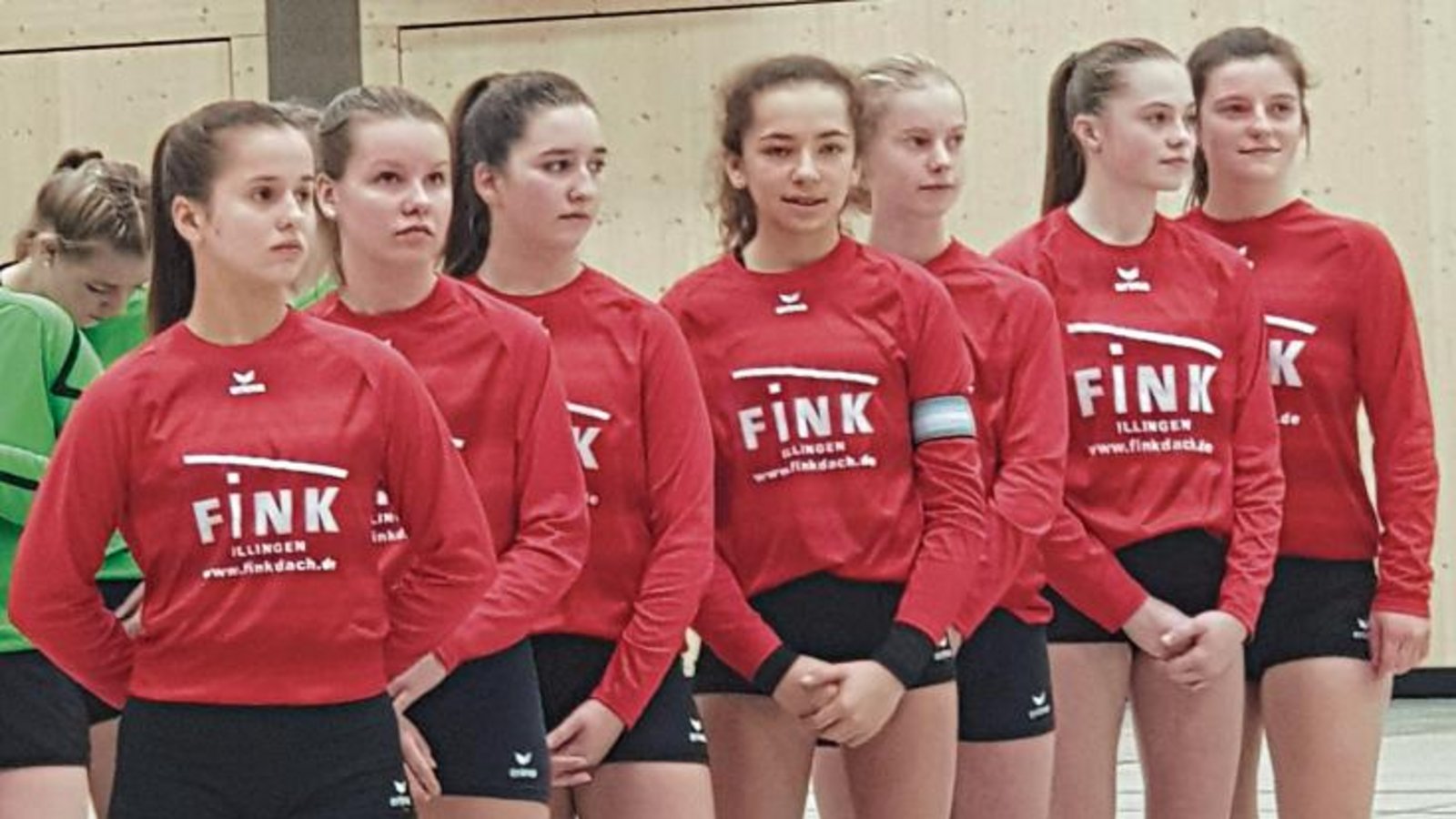 Die U-14-Faustballerinnen des TV Vaihingen mit (von links) Eva Winkler, Nina Irmer, die aber verletzt passen muss, Lisa Knodel, Leoni Modenese, Finnja Röhm, Ricarda Stübbe sowie Klara Kilpper kämpfen in Biberach um eine DM-Medaille. Foto: privat