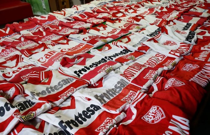 Hat der VfB im Netz sein neues Trikot geleaked? Eigentlich soll das Ausweichtrikot erst am Dienstag präsentiert werden.<span class='image-autor'>Pressefoto Baumann</span>