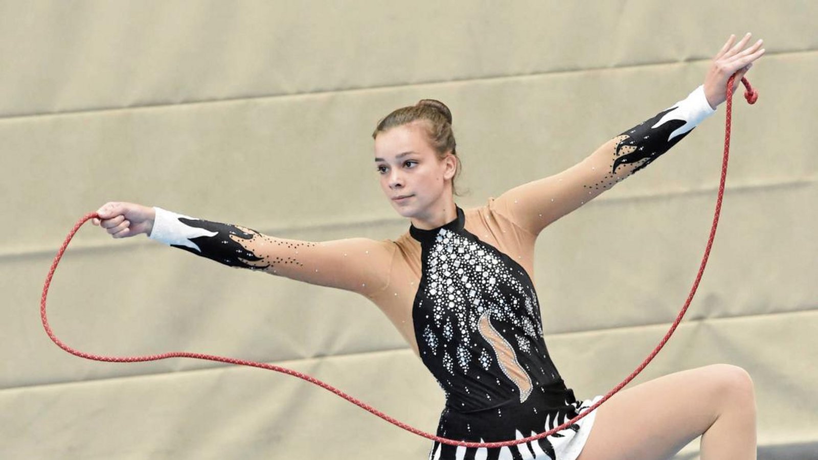 Jasmin Müller vom TV Sersheim hat nicht nur mit dem Seil eine super Übung gezeigt. Sie gewann das Landesfinale. Foto: Leitner