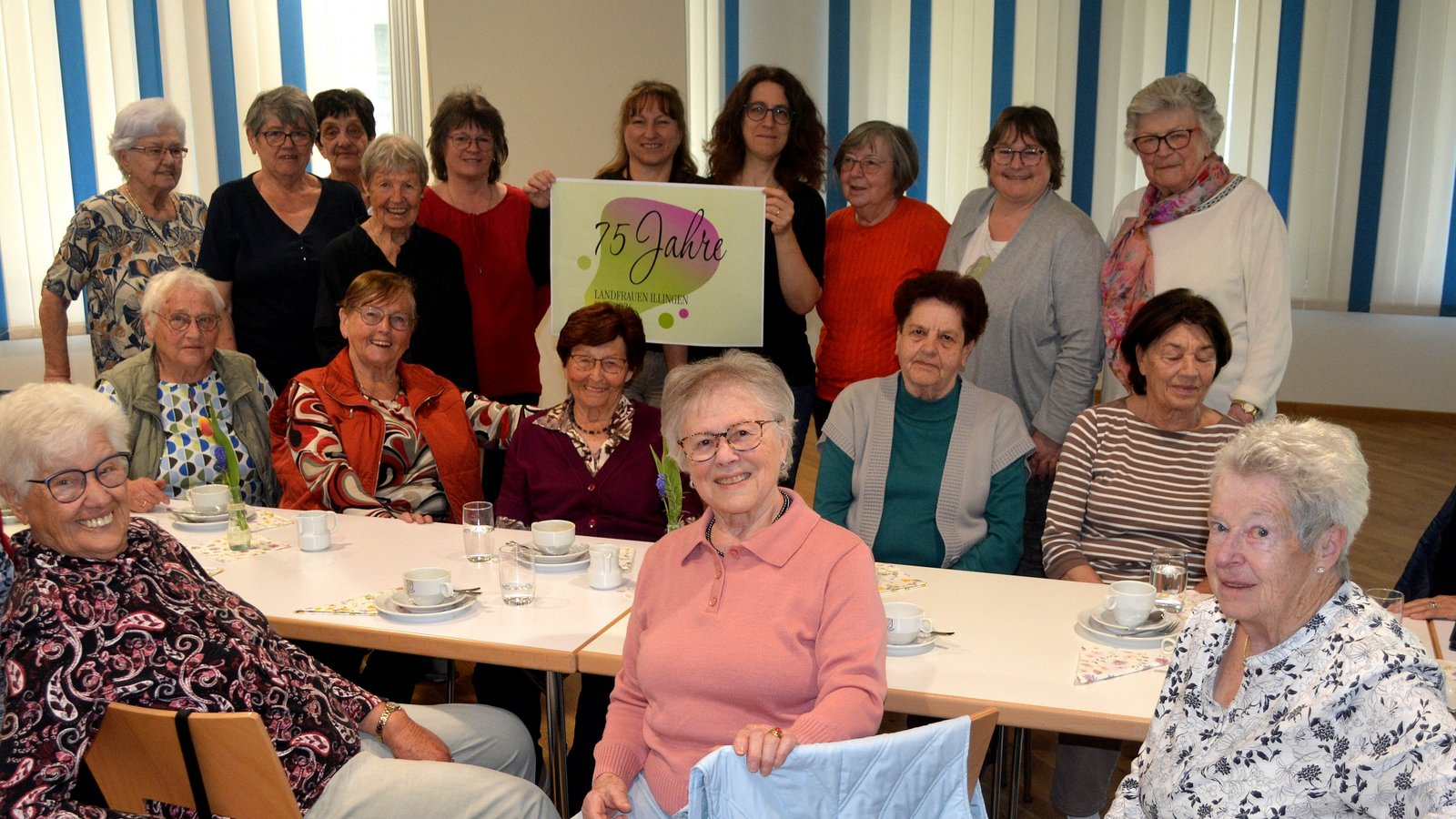 Eine gesellige Runde: Einmal im Monat treffen sich die älteren Landfrauen und tauschen im Rathauseck Erinnerungen aus.