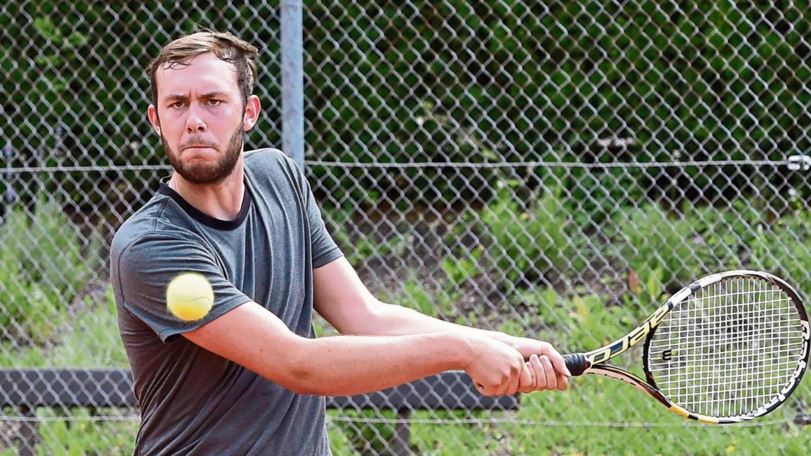 Lars Hansen hat im Einzel und im Doppel für den TC Illingen gepunktet. Ob der Sieg gegen Oberriexingen II zur Meisterschaft in der Kreisstafel 2 reicht, ist allerdings noch offen. Foto: Leitner Lars Hansen hat im Einzel und im Doppel für den TC Illingen gepunktet. Ob der Sieg gegen Oberriexingen II zur Meisterschaft in der Kreisstafel 2 reicht, ist allerdings noch offen. Foto: Leitner