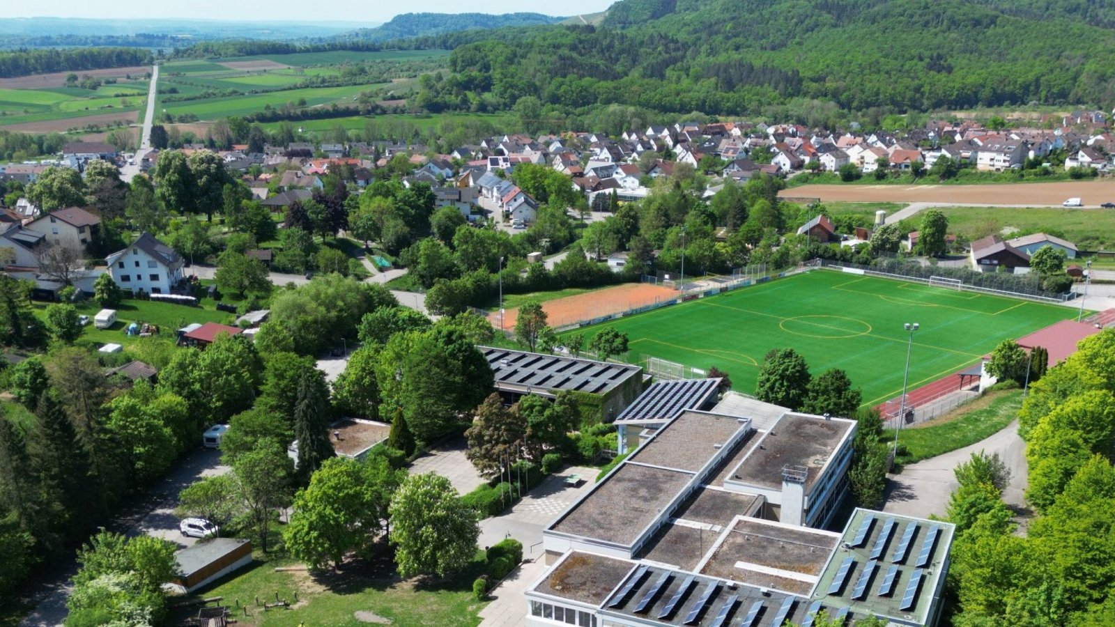 Dieses Jahr soll es noch klappen mit der schnellen Verbindung: die Kirbachschule in Hohenhaslach. Archivfoto: Küppers/VKZ Dieses Jahr soll es noch klappen mit der schnellen Verbindung: die Kirbachschule in Hohenhaslach. Archivfoto: Küppers/VKZ