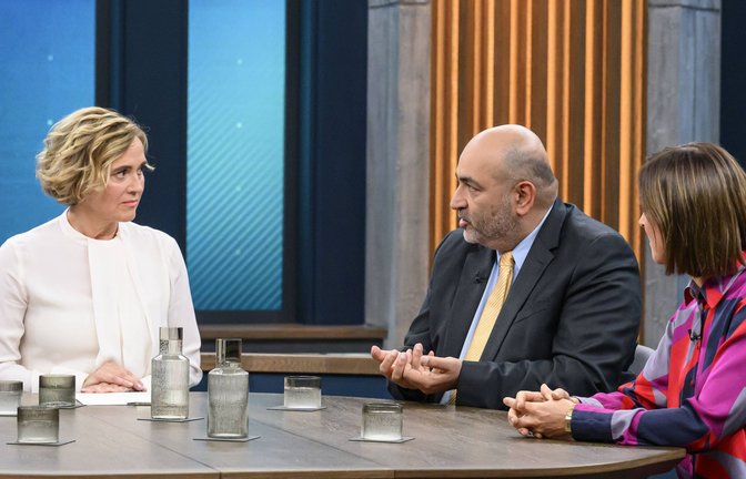 Von links: Caren Miosga, Grünen-Politiker Omid Nouripour, Jenny Havemann, deutsch-israelische Unternehmerin und Podcasterin<span class='image-autor'>Foto: IMAGO/HMB-Media</span>