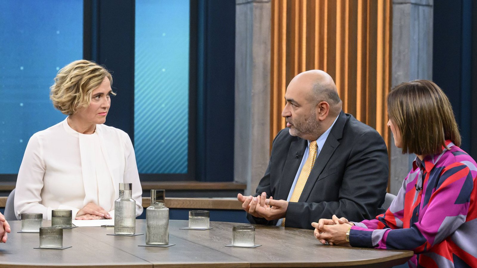 Von links: Caren Miosga, Grünen-Politiker Omid Nouripour, Jenny Havemann, deutsch-israelische Unternehmerin und PodcasterinFoto: IMAGO/HMB-Media Von links: Caren Miosga, Grünen-Politiker Omid Nouripour, Jenny Havemann, deutsch-israelische Unternehmerin und PodcasterinFoto: IMAGO/HMB-Media