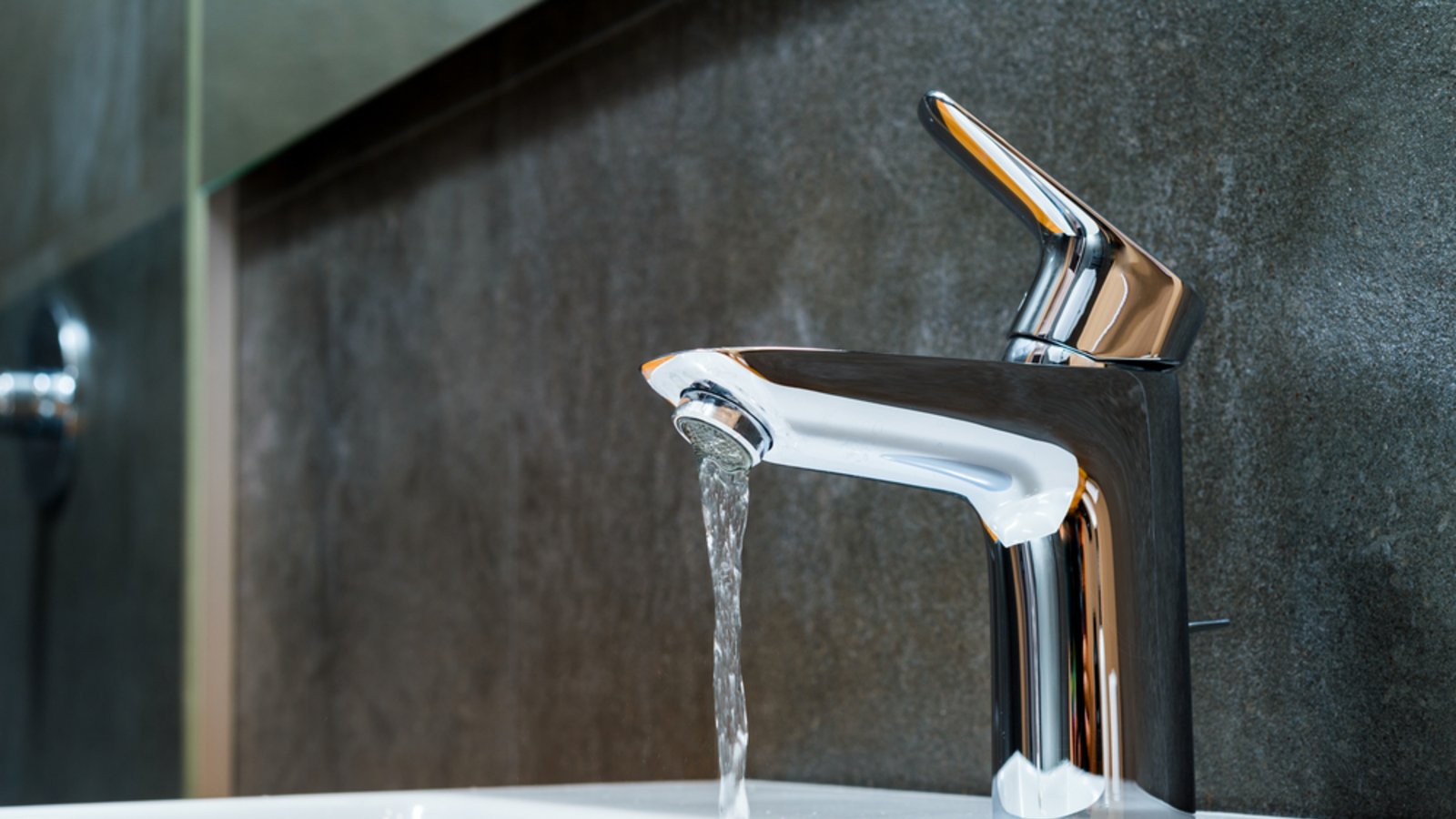 Auch beim Wasserhahn gibt es Einsparpotenzial.Foto: P A / shutterstock.com Auch beim Wasserhahn gibt es Einsparpotenzial.Foto: P A / shutterstock.com