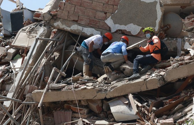 Die Suche nach Verschütteten unter den Trümmern nach dem schweren Doppelbeben in Venezuela geht unermüdlich weiter.<span class='image-autor'>Foto: Javier Campos/</span>
