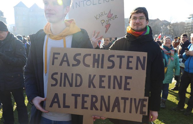 Schätzungsweise 20 000 Menschen demonstrierten am 20. Januar auf dem Stuttgarter Schlossplatz.<span class='image-autor'>Foto: 7aktuell.de/Andreas Werner</span>