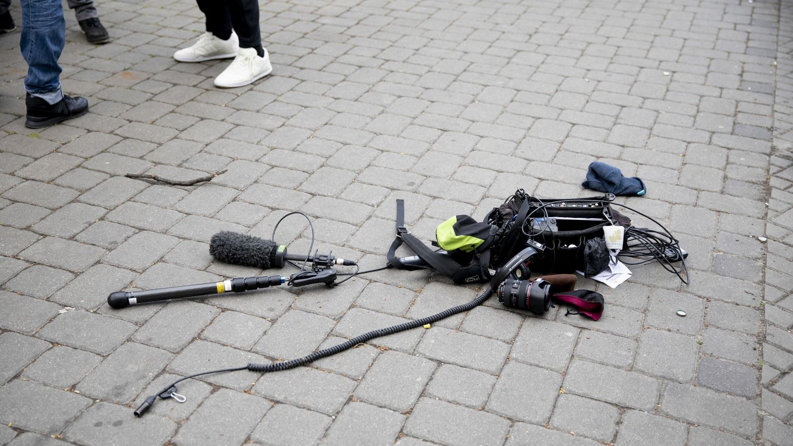 Im vergangenen Jahr wurde ein deutlicher Anstieg von Angriffen auf Journalisten in Deutschland registriert. (Symbolbild)Foto: dpa/Christoph Soeder