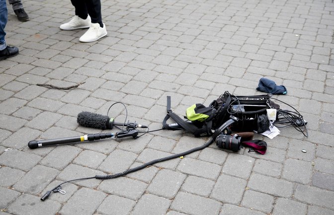 Im vergangenen Jahr wurde ein deutlicher Anstieg von Angriffen auf Journalisten in Deutschland registriert. (Symbolbild)<span class='image-autor'>Foto: dpa/Christoph Soeder</span>