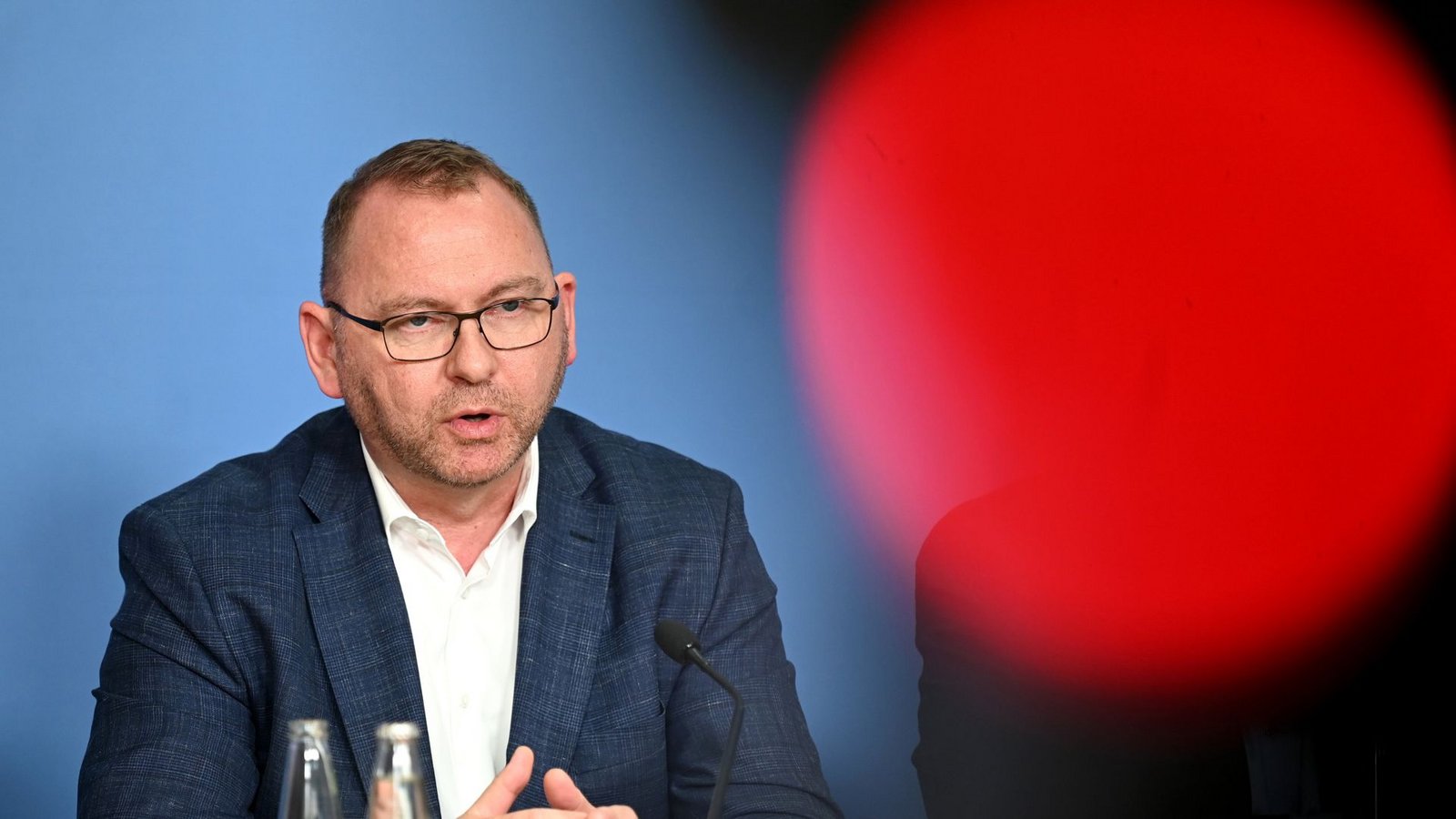 Der Chef der Gewerkschaft Verdi, Frank Werneke, wünscht sich Vorschläge für eine bessere Integration.Foto: dpa/Jonathan Penschek Der Chef der Gewerkschaft Verdi, Frank Werneke, wünscht sich Vorschläge für eine bessere Integration.Foto: dpa/Jonathan Penschek