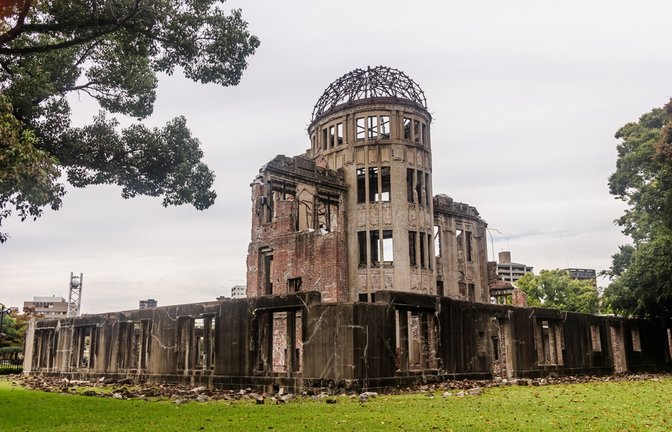 Die "Atombombenkuppel" ist ein Friedensdenkmal im Friedenspark von Hiroshima.<span class='image-autor'>Foto: hkoca/ Shutterstock</span>