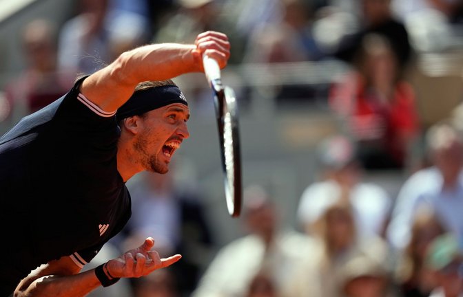 Alexander Zverev beim Aufschlag.<span class='image-autor'>Foto: Christophe Ena/AP/dpa</span>