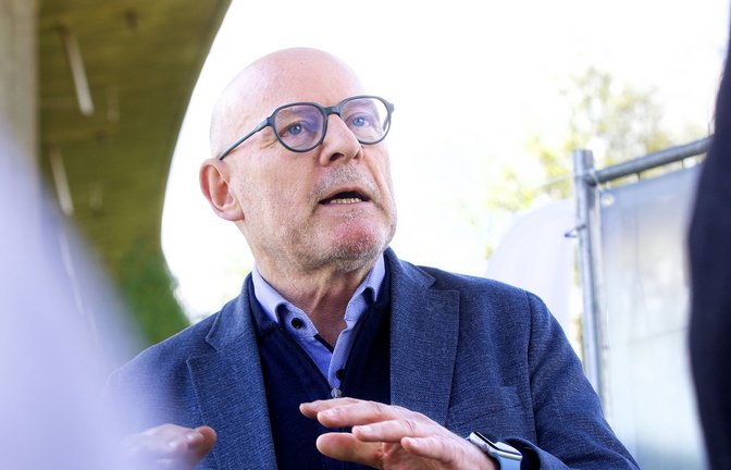 Winfried Hermann – mit der Brücke im Nacken.<span class='image-autor'>Foto: Ines Rudel/Ines Rudel</span>