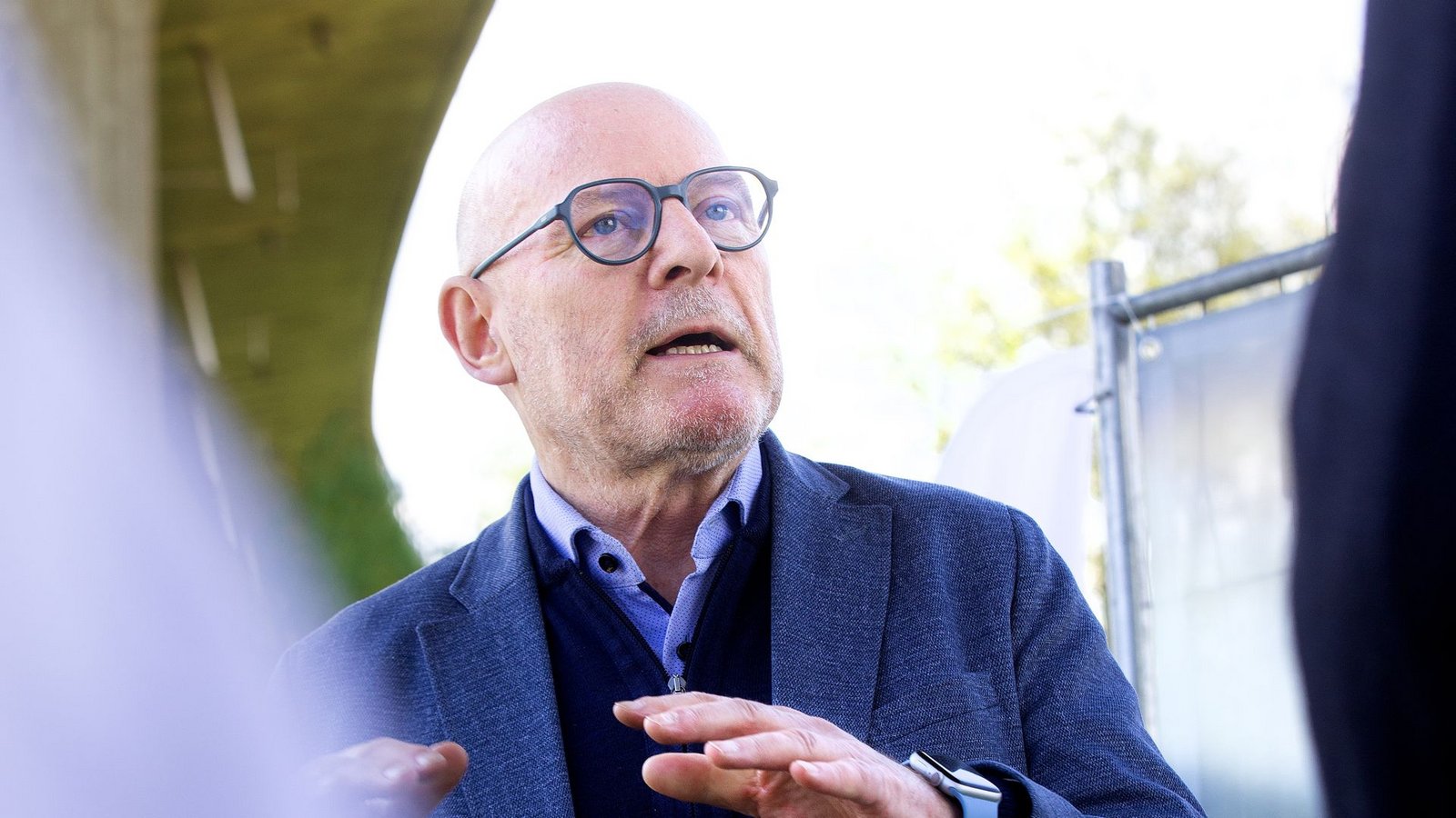 Winfried Hermann – mit der Brücke im Nacken.Foto: Ines Rudel/Ines Rudel Winfried Hermann – mit der Brücke im Nacken.Foto: Ines Rudel/Ines Rudel