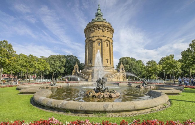 Mannheim hat sehr ambitionierte Klimaziele und macht mit bei der EU-Mission „100 klimaneutrale Städte bis 2030“. Im Bild ist der Wasserturm am Friedrichsplatz zu sehen.<span class='image-autor'>Foto: Imago/Schöning</span>