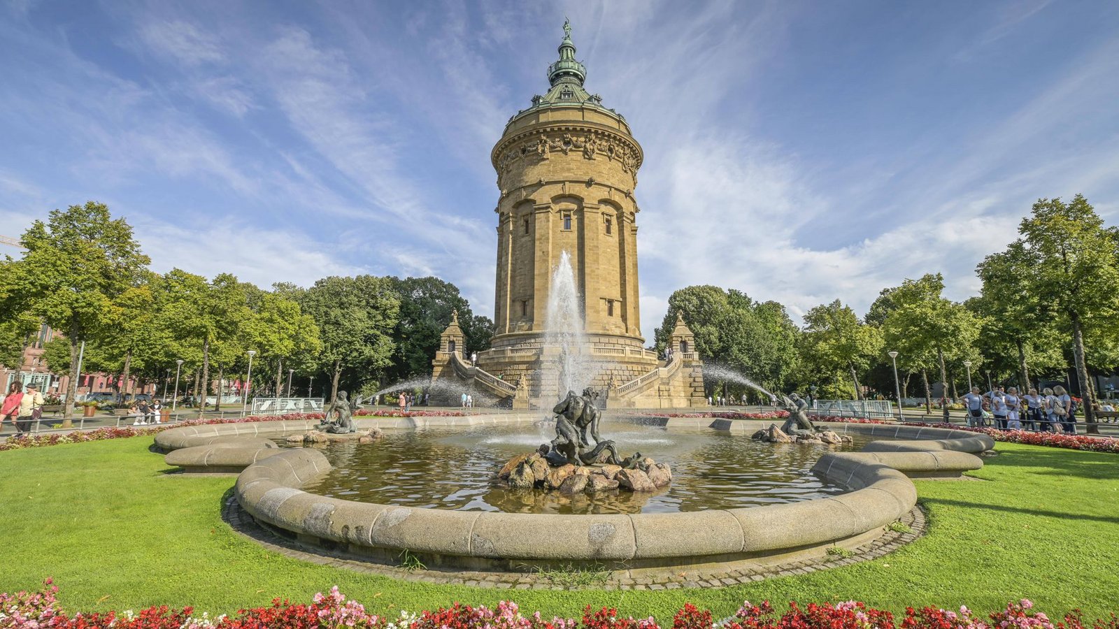 Mannheim hat sehr ambitionierte Klimaziele und macht mit bei der EU-Mission „100 klimaneutrale Städte bis 2030“. Im Bild ist der Wasserturm am Friedrichsplatz zu sehen.Foto: Imago/Schöning Mannheim hat sehr ambitionierte Klimaziele und macht mit bei der EU-Mission „100 klimaneutrale Städte bis 2030“. Im Bild ist der Wasserturm am Friedrichsplatz zu sehen.Foto: Imago/Schöning