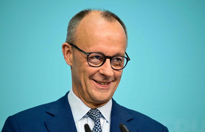 Ein breites Lächeln: Friedrich Merz stellt sich nach CDU-internen Beratungen der Öffentlichkeit.<span class='image-autor'>Foto: AFP</span>