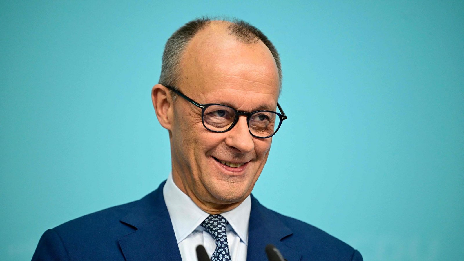 Ein breites Lächeln: Friedrich Merz stellt sich nach CDU-internen Beratungen der Öffentlichkeit.Foto: AFP Ein breites Lächeln: Friedrich Merz stellt sich nach CDU-internen Beratungen der Öffentlichkeit.Foto: AFP