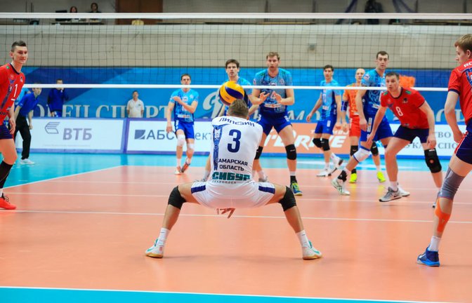 Das ist der Grund, warum ein Spieler einer Volleyballmannschaft ein anderes Trikot trägt.<span class='image-autor'>Foto: Pavel L Photo and Video / Shutterstock.com</span>