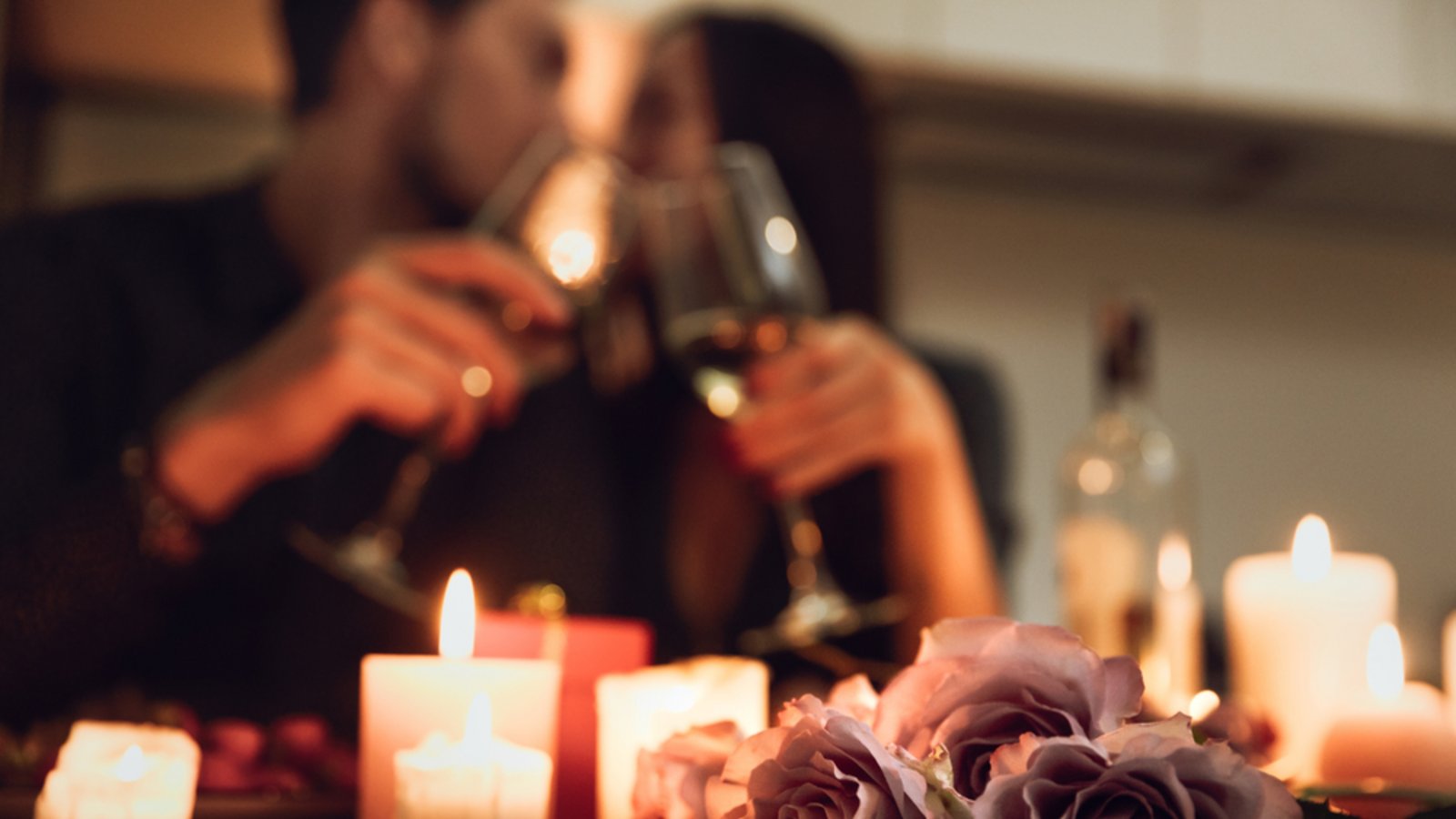 Jedes Jahr am 14. Februar genießen viele Pärchen eine extra Portion Zweisamkeit.Foto: Dean Drobot / shutterstock.com Jedes Jahr am 14. Februar genießen viele Pärchen eine extra Portion Zweisamkeit.Foto: Dean Drobot / shutterstock.com
