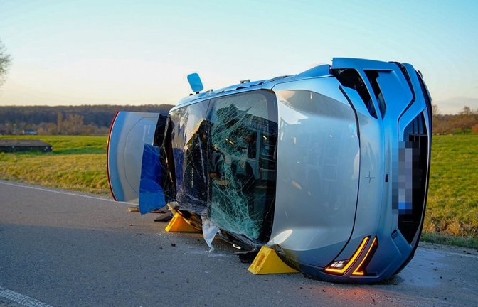 Der Polestar überschlug sich mehrfach und landete auf der Seite.<span class='image-autor'>Foto: SDMG/SDMG / Kaczor</span>