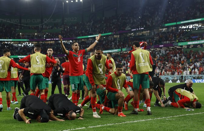 Pure Emotionen: die Marokkaner nach ihrem Sieg gegen Spanien.<span class='image-autor'>Foto: imago/IMAGO/JuanJo Martín</span>