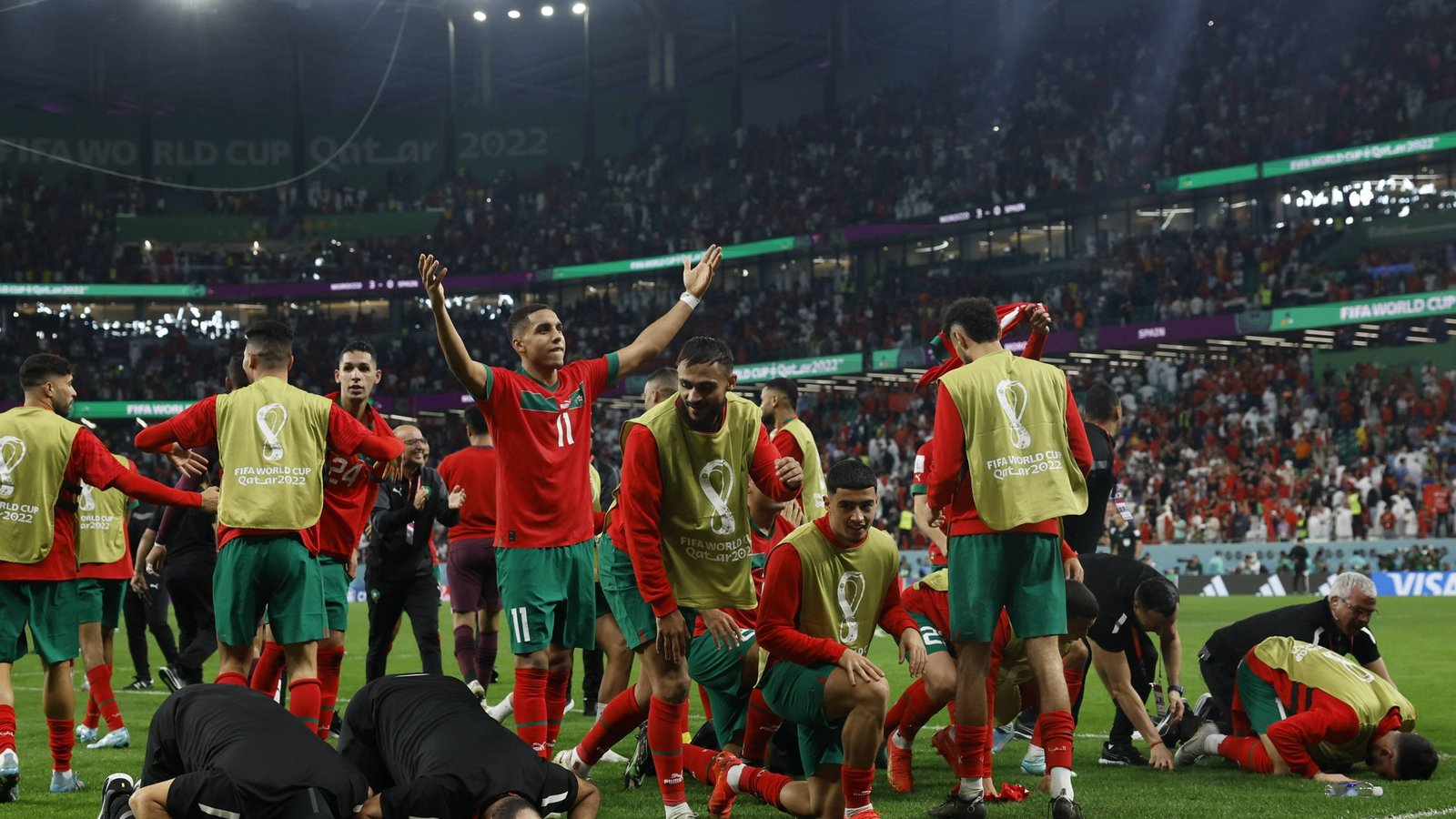 Pure Emotionen: die Marokkaner nach ihrem Sieg gegen Spanien.Foto: imago/IMAGO/JuanJo Martín