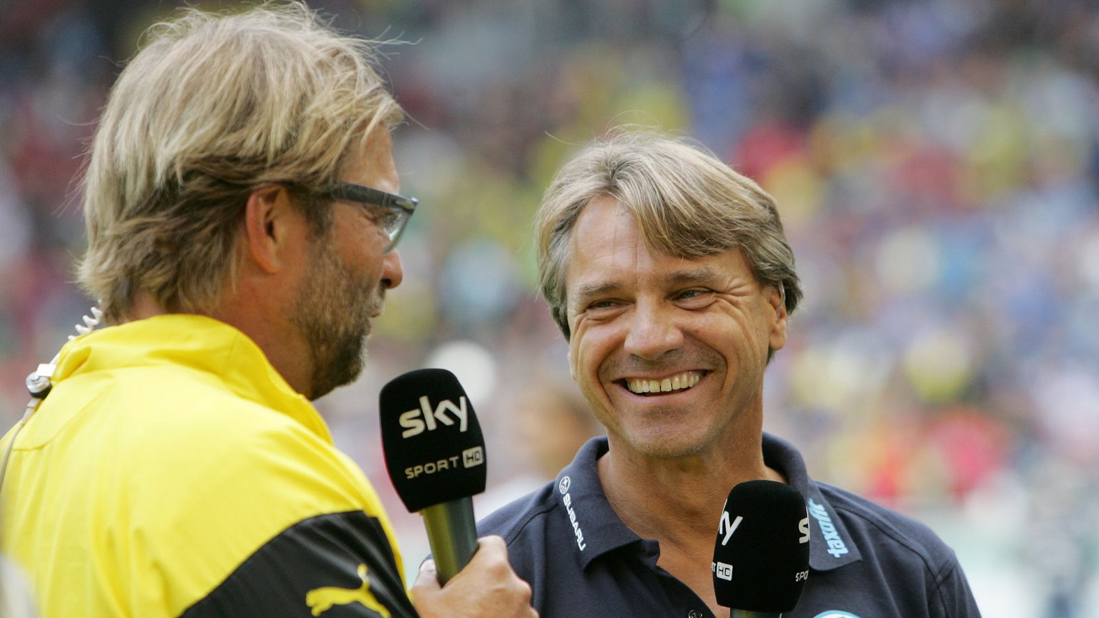 Zwei Trainer, die sich rund um das Pokalmatch am 16. August 2014 gut verstanden: BVB-Coach Jürgen Klopp und Kickers-Trainer Horst  Steffen. Die Blauen verloren vor 37 000 Zuschauern in der Mercedes-Benz-Arena mit 1:4, gewannen mit  einem couragierten Auftritt aber viele Sympathien.Foto: Pressefoto Baumann/Eugen Zimmermann