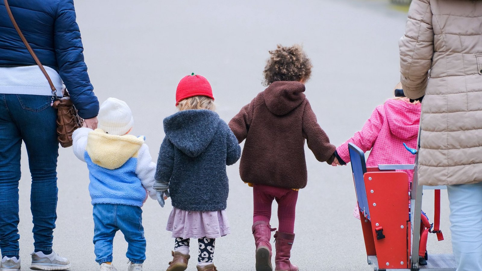 Mehr Geld für Kinder sollte es eigentlich ab dem neuen Jahr geben. Kommt die Erhöhung?Foto: IMAGO/Michael Gstettenbauer/IMAGO/Michael Gstettenbauer Mehr Geld für Kinder sollte es eigentlich ab dem neuen Jahr geben. Kommt die Erhöhung?Foto: IMAGO/Michael Gstettenbauer/IMAGO/Michael Gstettenbauer