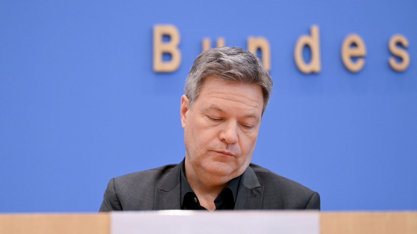 Das Ergebnis der Bundestagswahl war für Robert Habeck bitter.Foto: dpa/Sören Stache Das Ergebnis der Bundestagswahl war für Robert Habeck bitter.Foto: dpa/Sören Stache