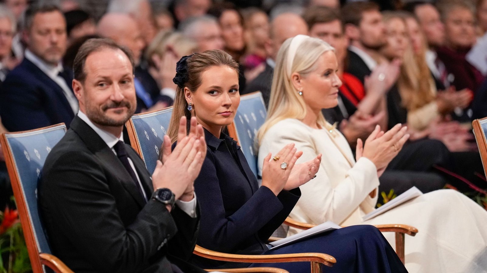Möchten bei Mette-Marit (rechts) sein: Kronprinz Haakon und Prinzessin Ingrid Alexandra (Mitte). (Archivbild)Foto: Ole Berg-Rusten/NTB/dpa Möchten bei Mette-Marit (rechts) sein: Kronprinz Haakon und Prinzessin Ingrid Alexandra (Mitte). (Archivbild)Foto: Ole Berg-Rusten/NTB/dpa