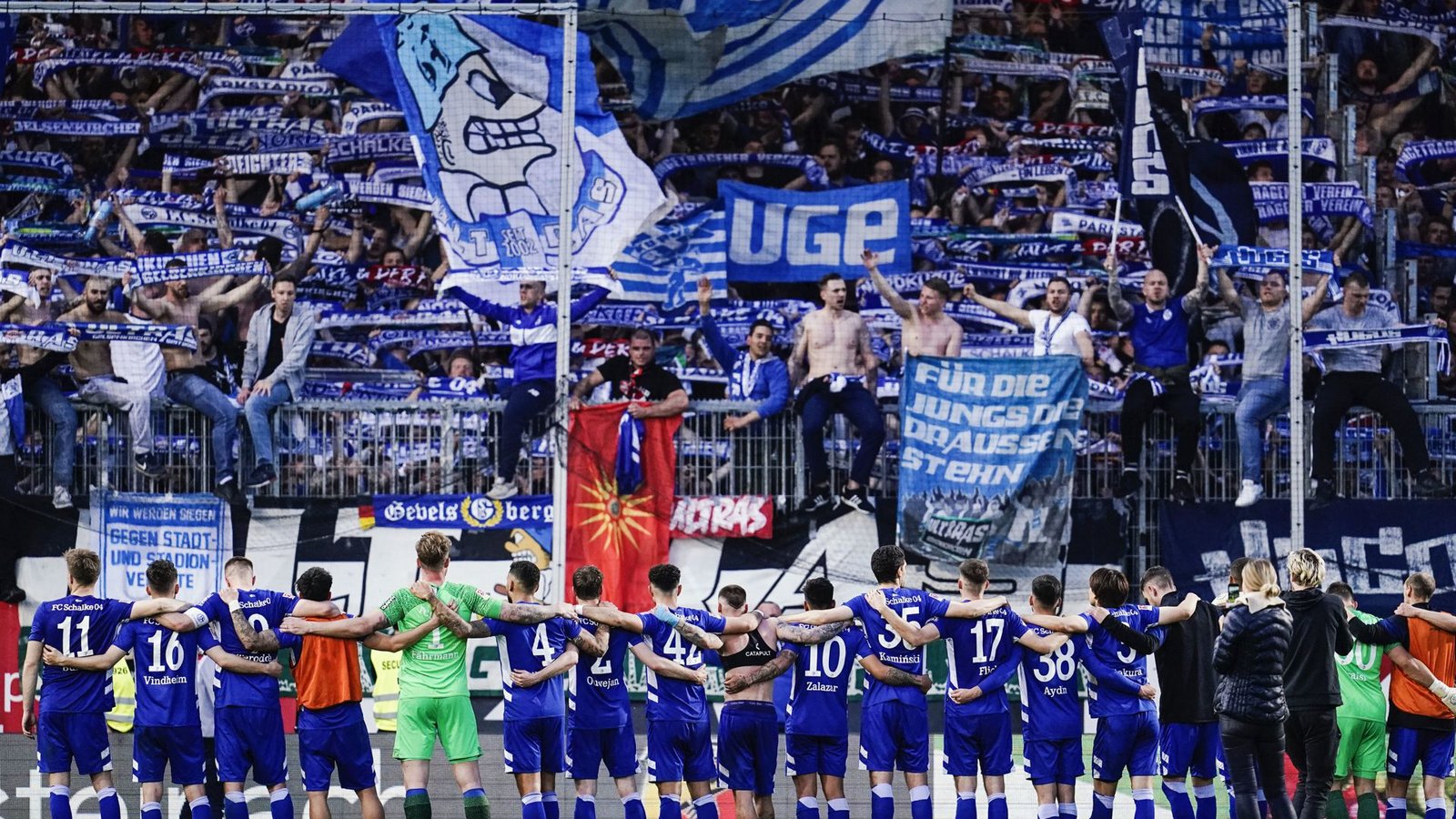 Schalke 04 ist der neue Tabellenführer in der 2. Bundesliga.Foto: dpa/Uwe Anspach