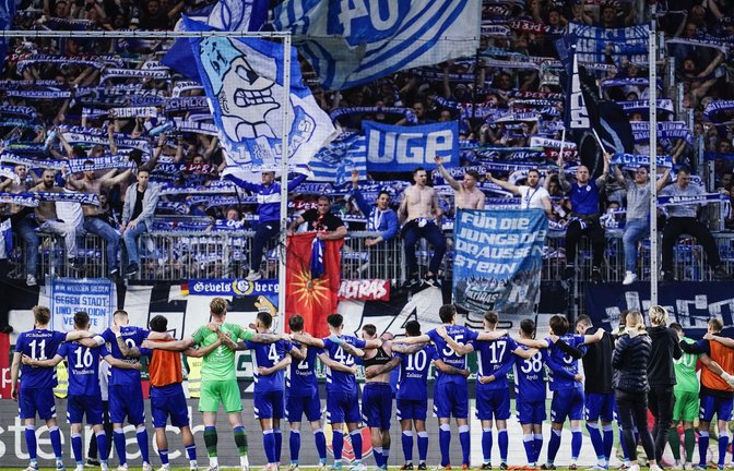 Schalke 04 ist der neue Tabellenführer in der 2. Bundesliga.<span class='image-autor'>Foto: dpa/Uwe Anspach</span>