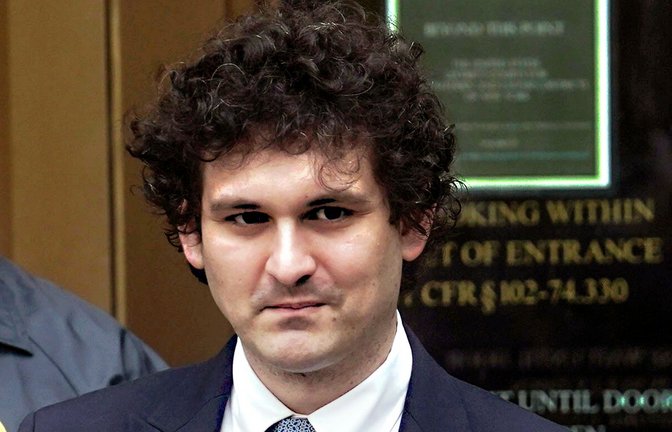 Sam Bankman-Fried, Gründer der Kryptowährungs-Börse FTX, wurde zu 25 Jahren Haft verurteilt. (Archivbild)<span class='image-autor'>Foto: Bebeto Matthews/AP/dpa</span>