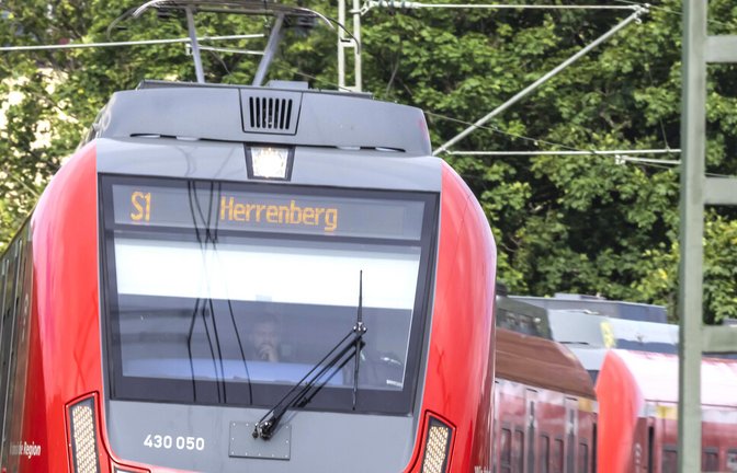Die S1 könnte von Sommer 2027 an einmal die Stunde über Herrenberg hinaus bis Horb fahren. Die für die S-Bahn zuständige Region knüpft das an Bedingungen.<span class='image-autor'>Foto: imago/A. Hettrich</span>