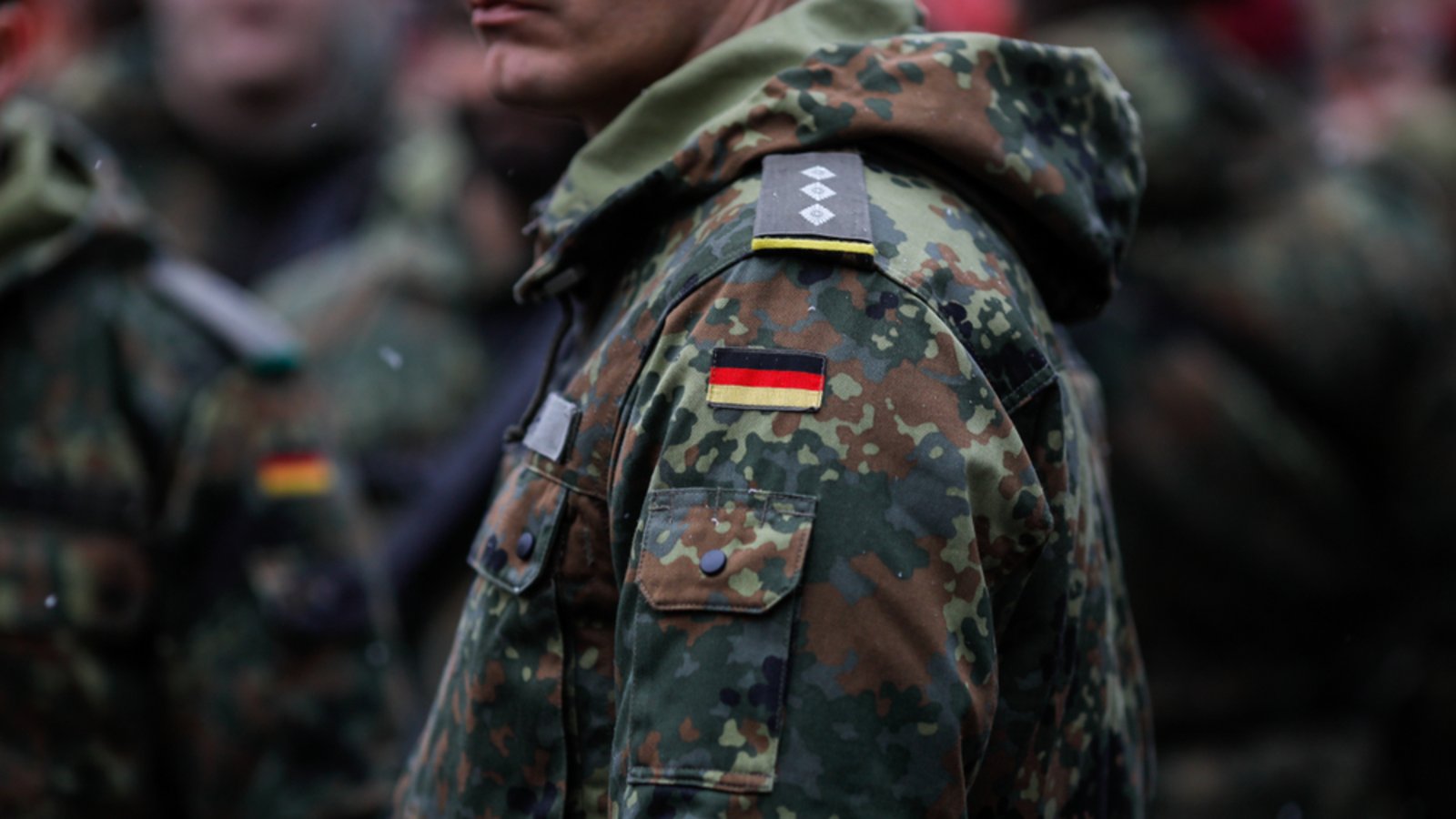 Kriegsdienstverweigerer müssen einen Antrag stellen.Foto: Mircea Moira / shutterstock.com