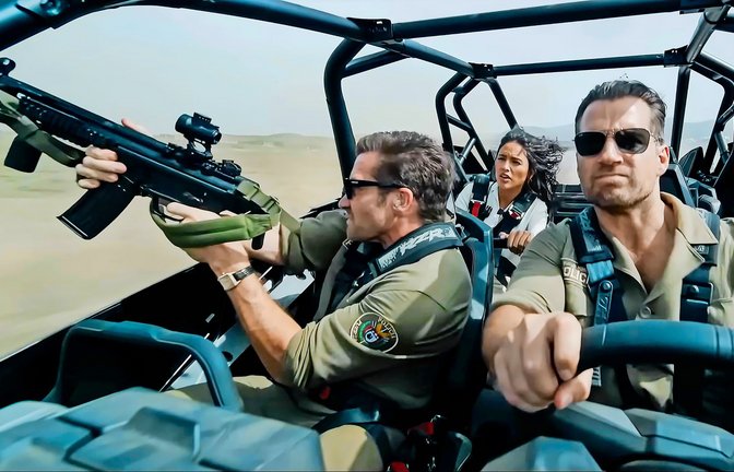 Henry Cavill, Jake Gyllenhaal und Eiza González in „ In the Grey“<span class='image-autor'>Foto: Imago/Landmark Media</span>