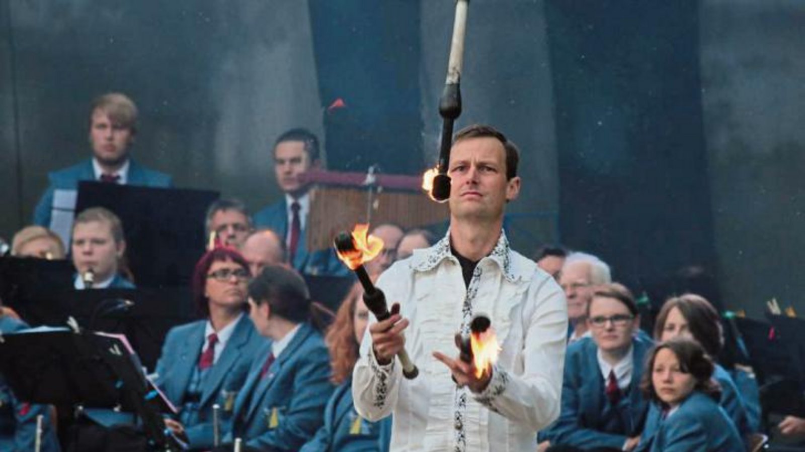 Eine Feuershow ergänzt das Programm des Musikvereins Illingen. Foto: Friedrich Eine Feuershow ergänzt das Programm des Musikvereins Illingen. Foto: Friedrich