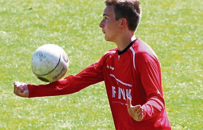 Normalerweise serviert Jacob Jungclaussen den Ball in der Vaihinger Faustballjugend für einen der etatmäßigen Angreifer. Bei der DM musste er selbst am Viertschlag ran. Foto: Küppers