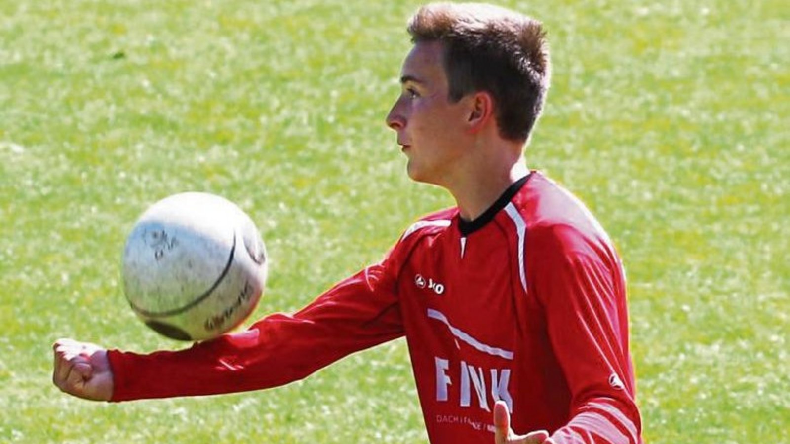 Normalerweise serviert Jacob Jungclaussen den Ball in der Vaihinger Faustballjugend für einen der etatmäßigen Angreifer. Bei der DM musste er selbst am Viertschlag ran. Foto: Küppers