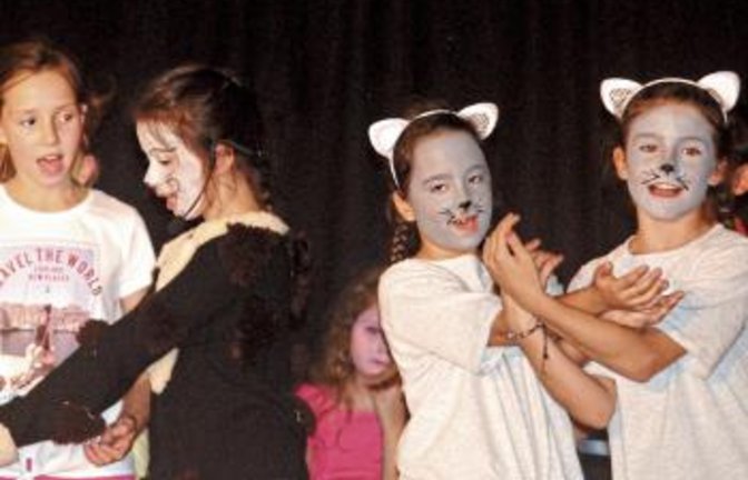 Ziemlich tierisch ging es bei der Aufführung des Musicals „Schwein gehabt!“ in der Schule am Stromberg in Illingen zu.  Foto: Stahlfeld