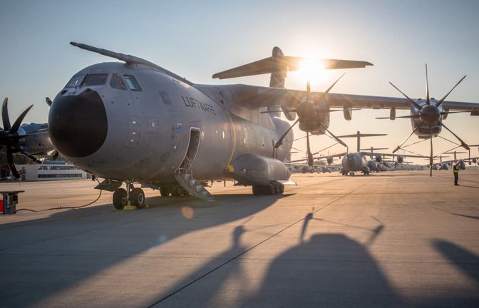 Im niedersächsischen Wunstorf stehen A400M, die größten Flugzeuge der Bundesluftwaffe. Immer wieder führen ihre Flüge auch über die Region Stuttgart – dann sorgen sie für viel Aufsehen.<span class='image-autor'>Phillip Weingand</span>