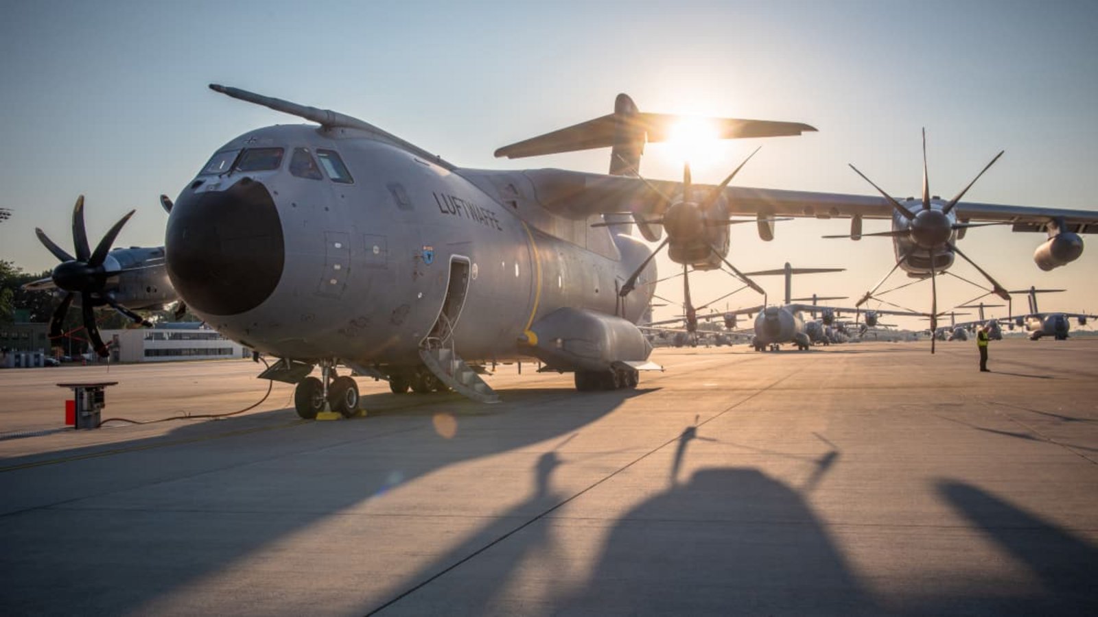Im niedersächsischen Wunstorf stehen A400M, die größten Flugzeuge der Bundesluftwaffe. Immer wieder führen ihre Flüge auch über die Region Stuttgart – dann sorgen sie für viel Aufsehen.Phillip Weingand Im niedersächsischen Wunstorf stehen A400M, die größten Flugzeuge der Bundesluftwaffe. Immer wieder führen ihre Flüge auch über die Region Stuttgart – dann sorgen sie für viel Aufsehen.Phillip Weingand