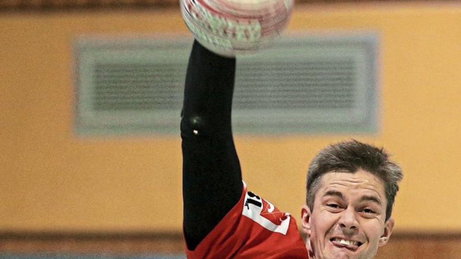 Vaihingens Nummer eins Kolja Meyer hat gestern mit starken Angaben und Rückschlägen überzeugt. Am Ende stand ein 5:3-Sieg, der dem TVV aktuell den dritten Platz beschert.   Foto: Küppers