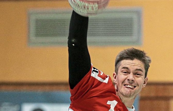 Vaihingens Nummer eins Kolja Meyer hat gestern mit starken Angaben und Rückschlägen überzeugt. Am Ende stand ein 5:3-Sieg, der dem TVV aktuell den dritten Platz beschert.   Foto: Küppers
