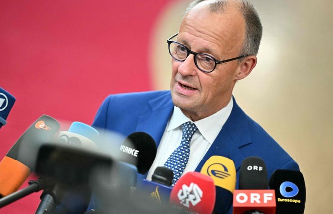 In Brüssel will Merz für einen kleineren EU-Haushalt kämpfen. Der Vorschlag aus Irland geht dem Bundeskanzler nicht weit genug. „Das kann sich kein Mitgliedsland leisten“, so Merz.<span class='image-autor'>Nicolas Tucat/afp</span>
