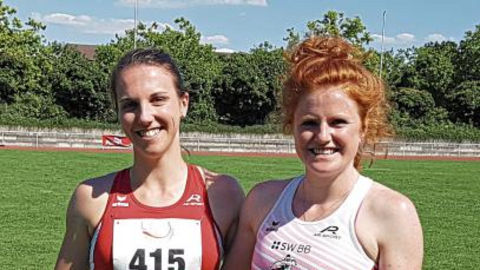 Lisa Durian und Hanna Jung (von links) sprinten über 100 und 200 Meter jeweils an ihre Bestzeiten heran. Foto: privat
