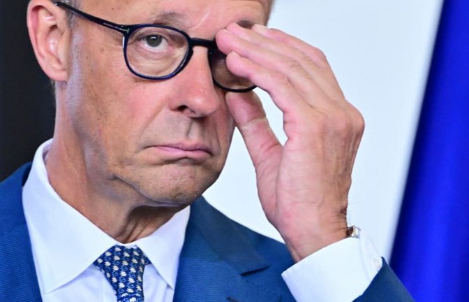 Bundeskanzler Friedrich Merz (CDU) will weitere Sanktionen gegen Russland in Gang setzen – als Reaktion auf die Drohnenattacke auf dem Leipziger Flughafen.<span class='image-autor'>Sebastian Gollnow/dpa</span>
