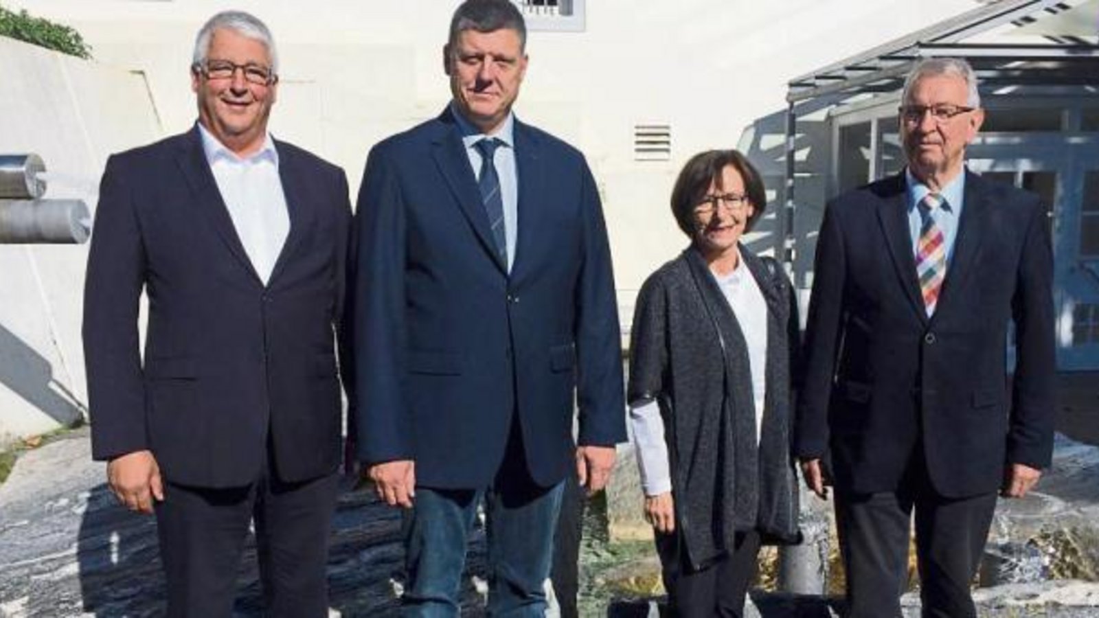 Friedrich Wahl, Dagmar Holzberg und Landtagskandidat Roland Zitzmann (von rechts) bei Bürgermeister Peter Schäfer. Foto: p